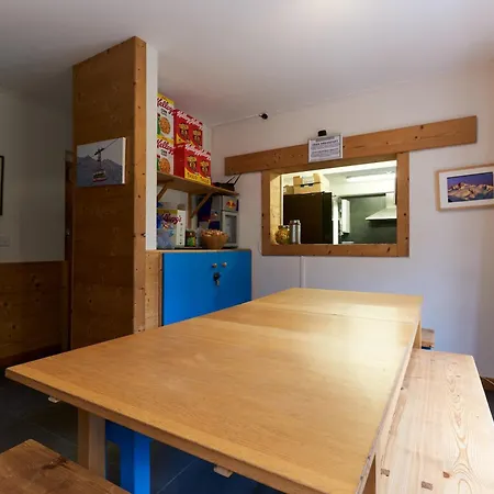 Chamonix Lodge Hostal *