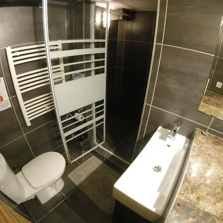 Chamonix Lodge Hostel *