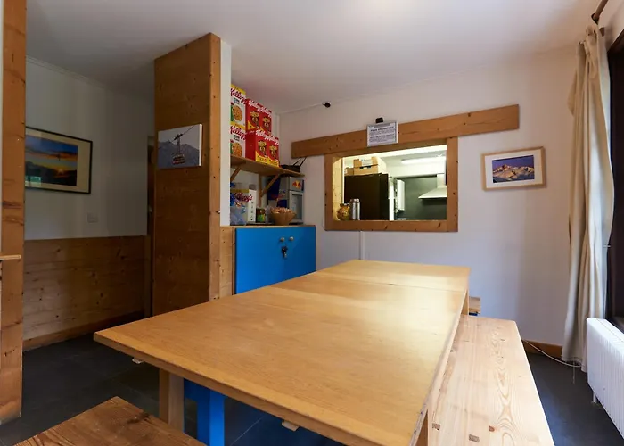 Chamonix Lodge Хостел *